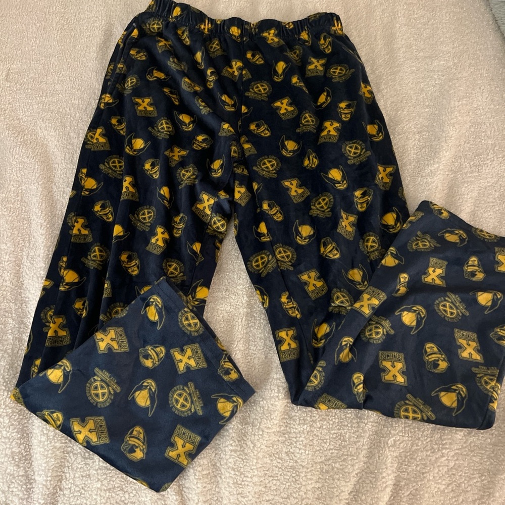 Aeropostale Black and Yellow Graphic Pajama Pants